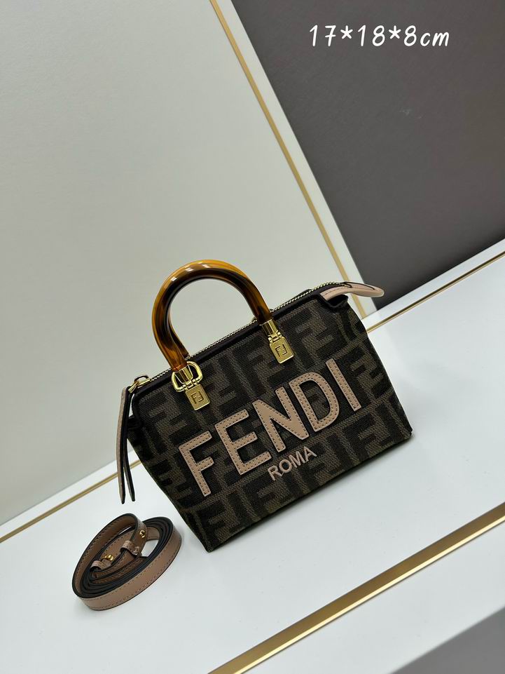 Fendi 17x18x8cm jj4