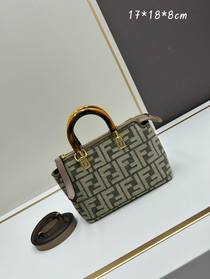 Fendi 17x18x8cm jj6