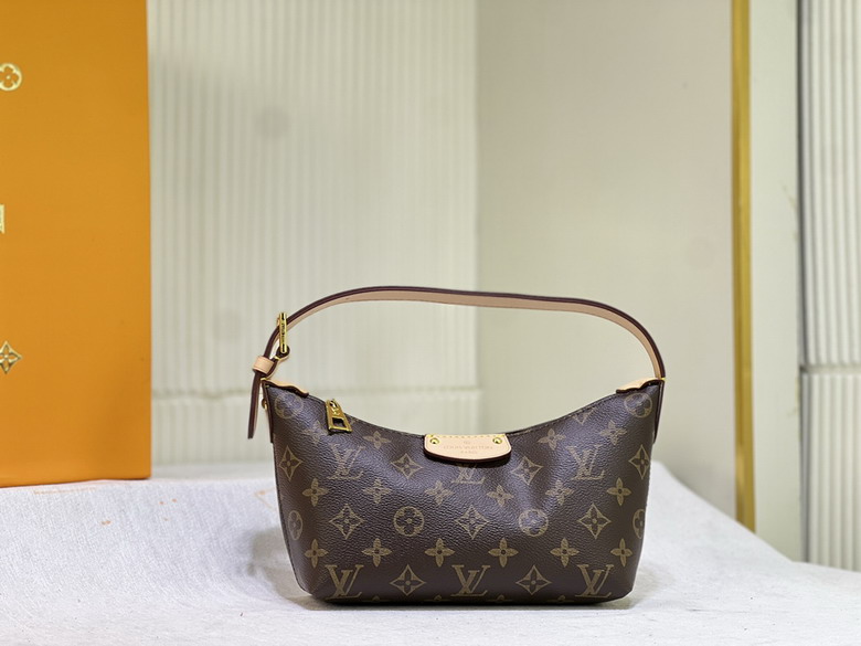 Hills Pochette M82949 20.5x6x16cm ss