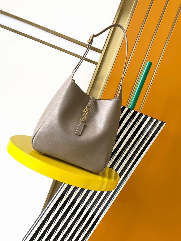 YSL 713938 22x22x10cm 8D