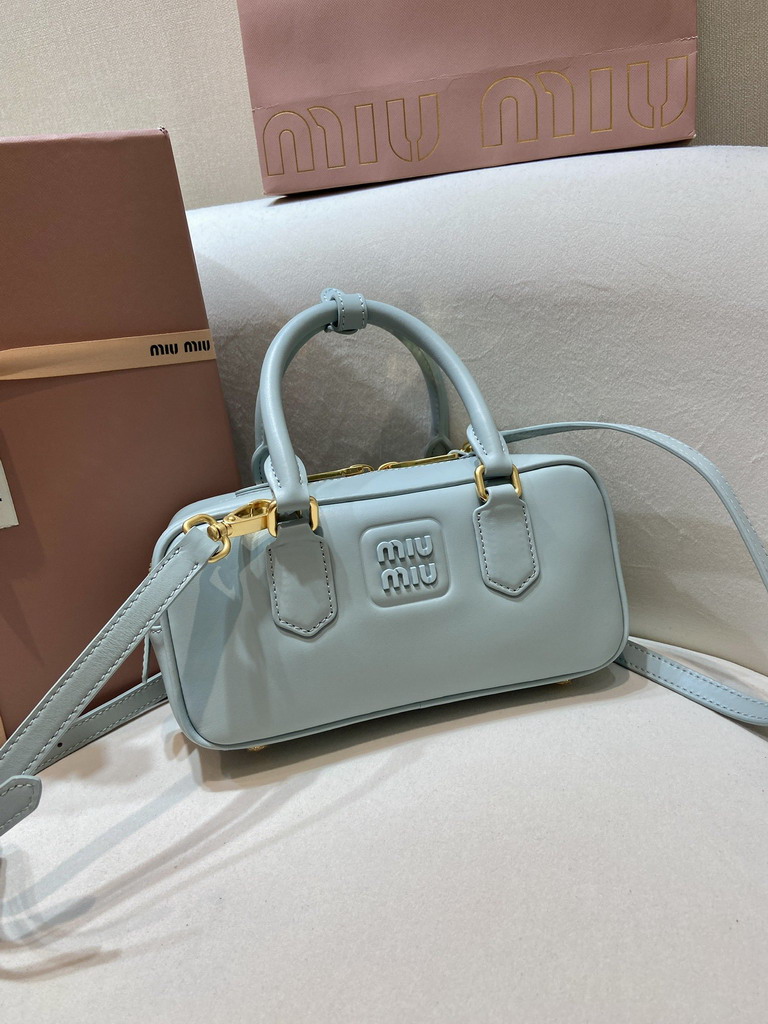 Miu 5BB142 22x10.5x7.5cm AP2