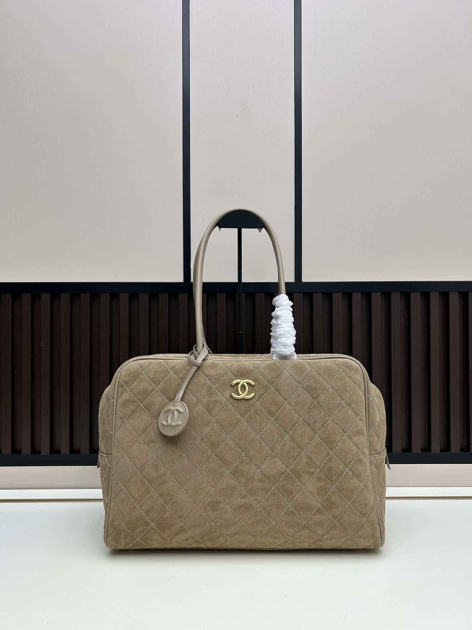 Chanel C012 41x31x23cm jj2
