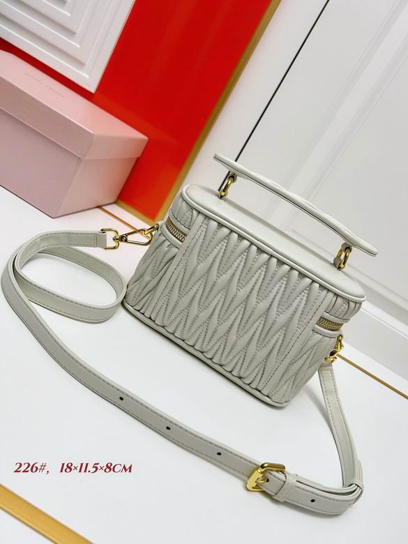 5BH226  18X11.5X8cm YG 4色