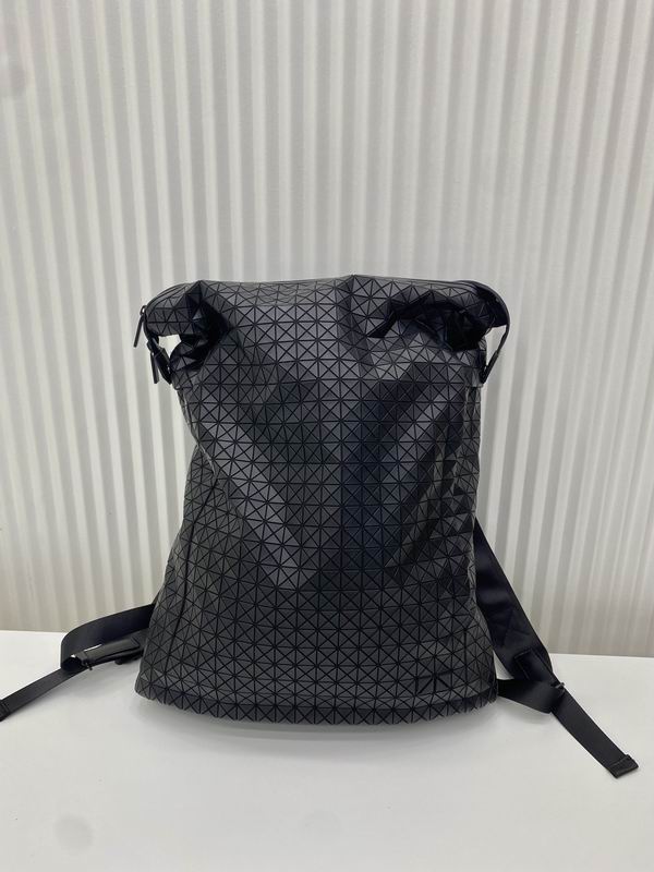 Issey Miyake 41.5x32cm Yt黑色
