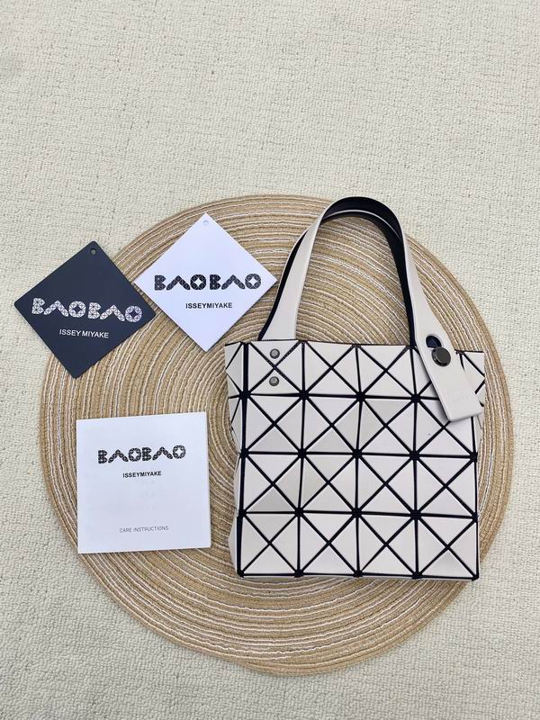 Issey Miyake 16x16x4cm Yt5