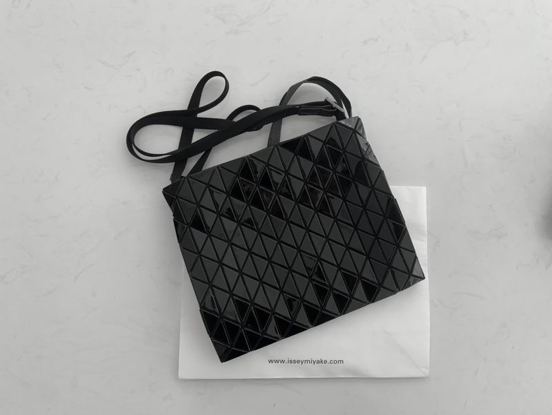 Issey Miyake BB35 28x24x2.5cm Yt bright black