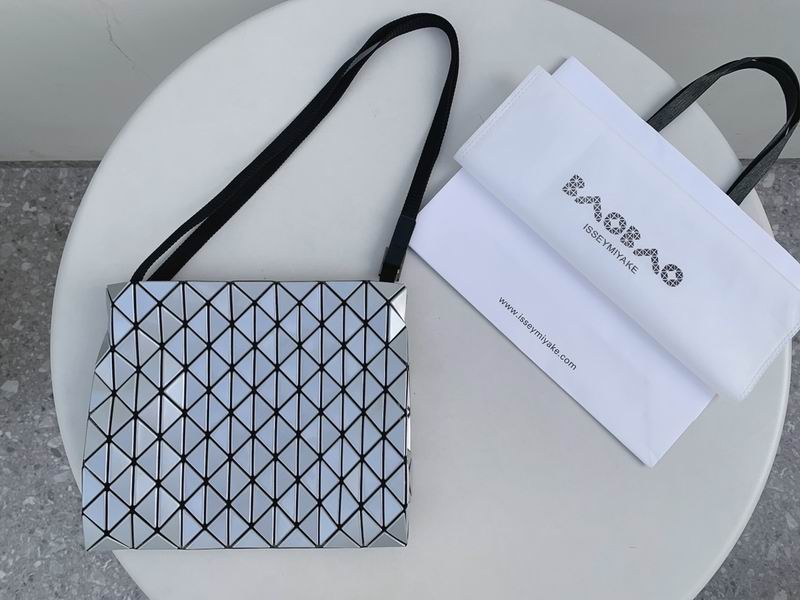 Issey Miyake BB35 28x24x2.5cm Yt silver colour