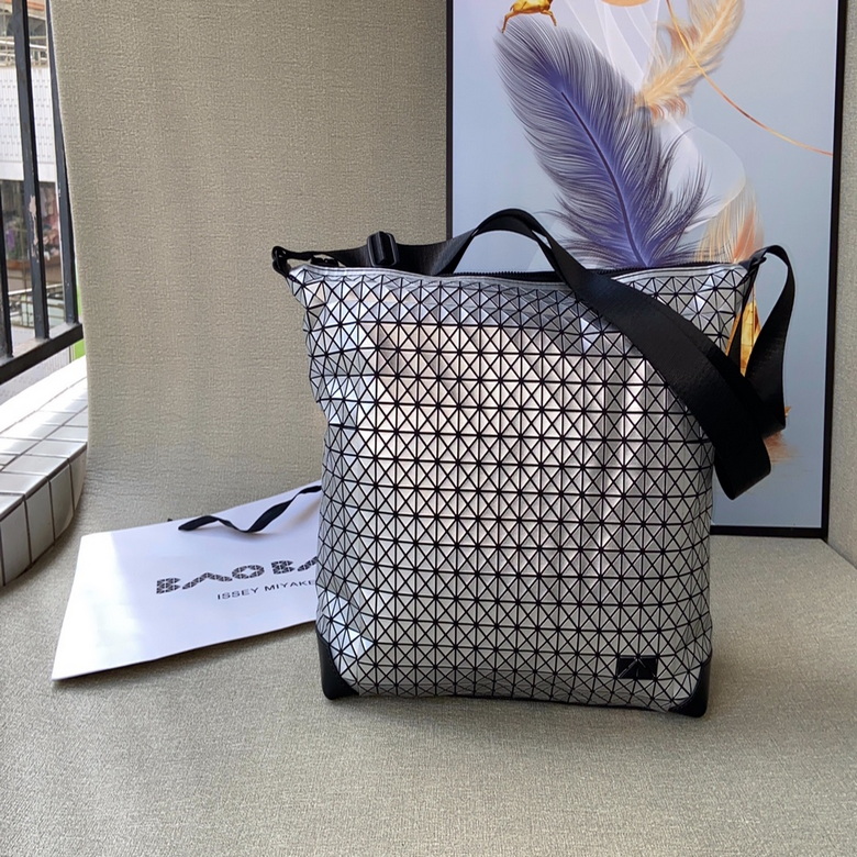 2024 Issey Miyake 斜跨包1：1